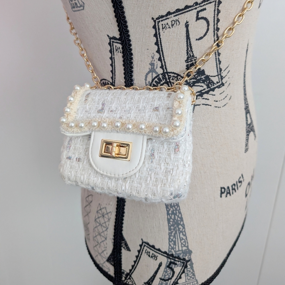 Elegant Off White Tweed Bag with Gold Chain